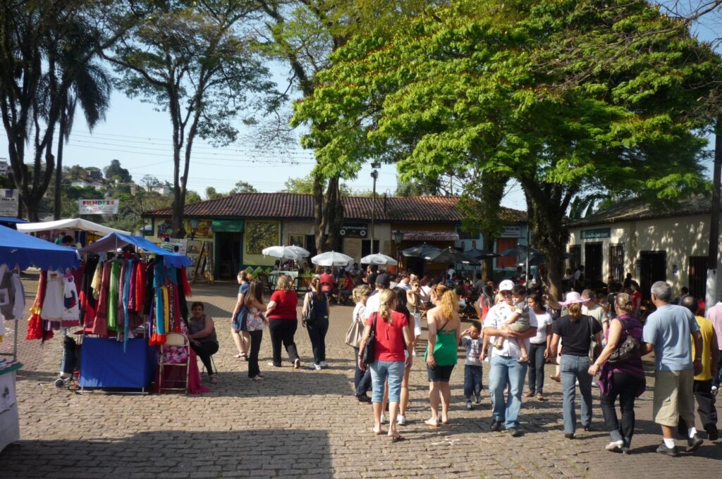 Feira de Artes de Embu abre sábado, domingo e segunda (12/10), das 9h às 18h